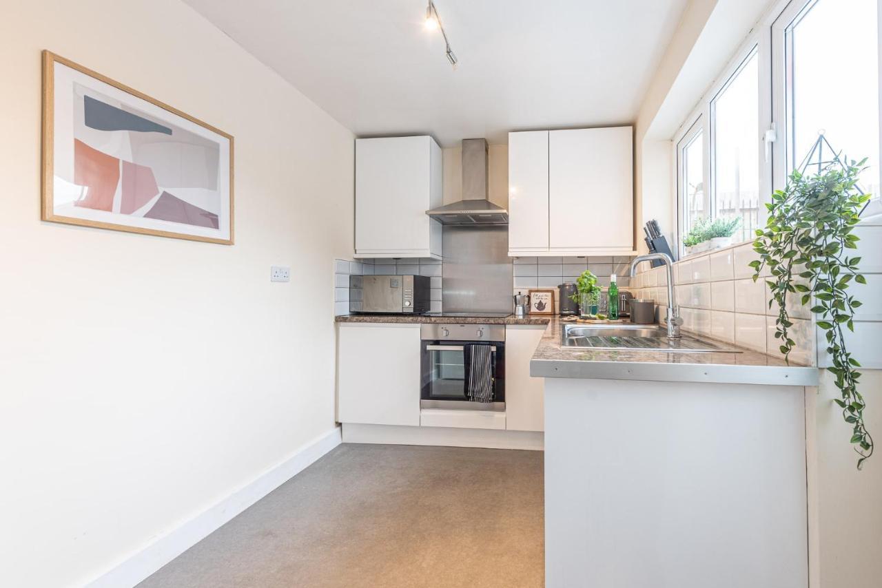 Chester City Centre Cozy 3-Bedroom Home Exterior photo